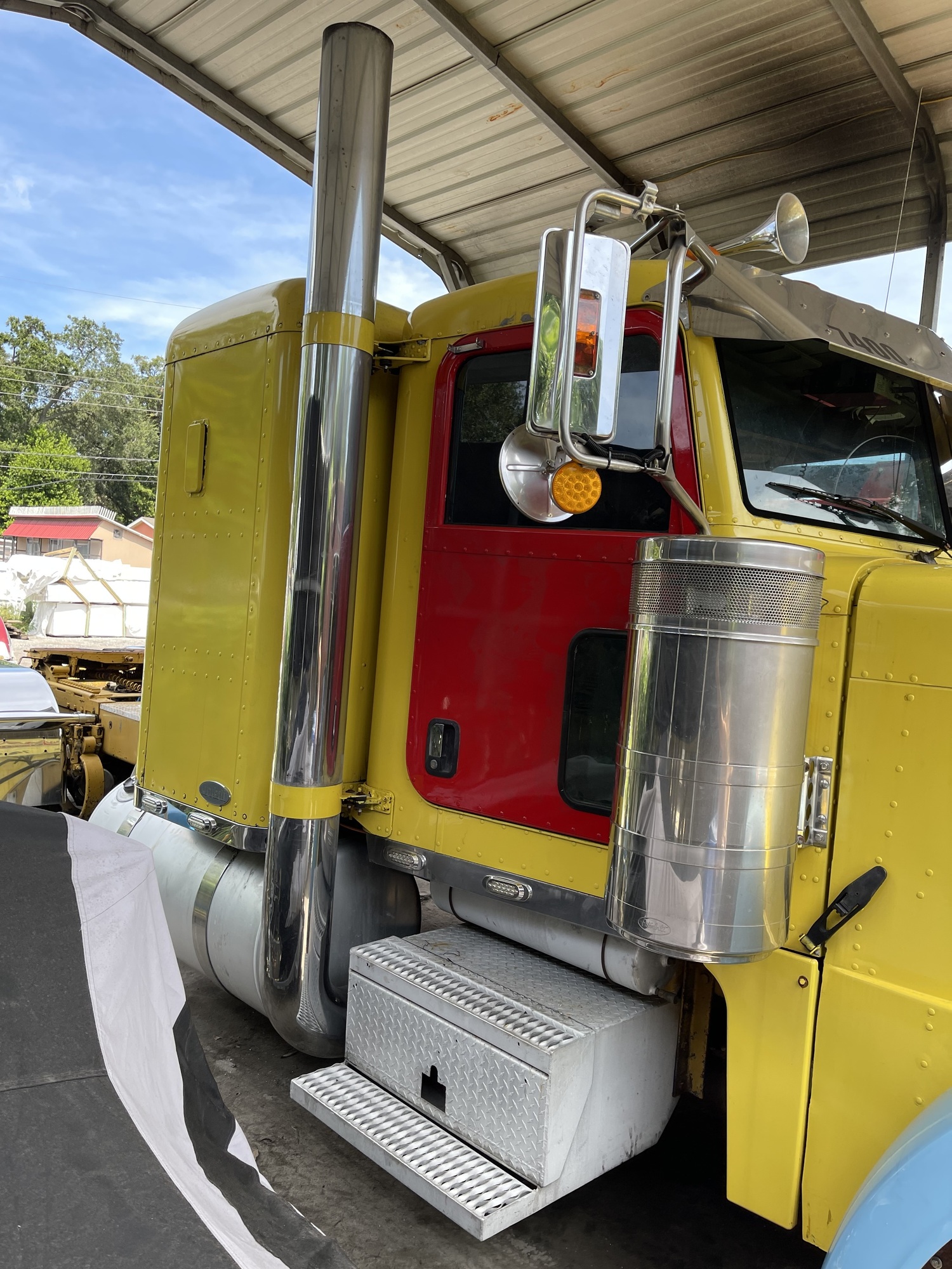 1990 PETERBILT 379 HEAVY DUTY TRUCK WITH CONVENTIONAL SLEEPER | Iron Listing