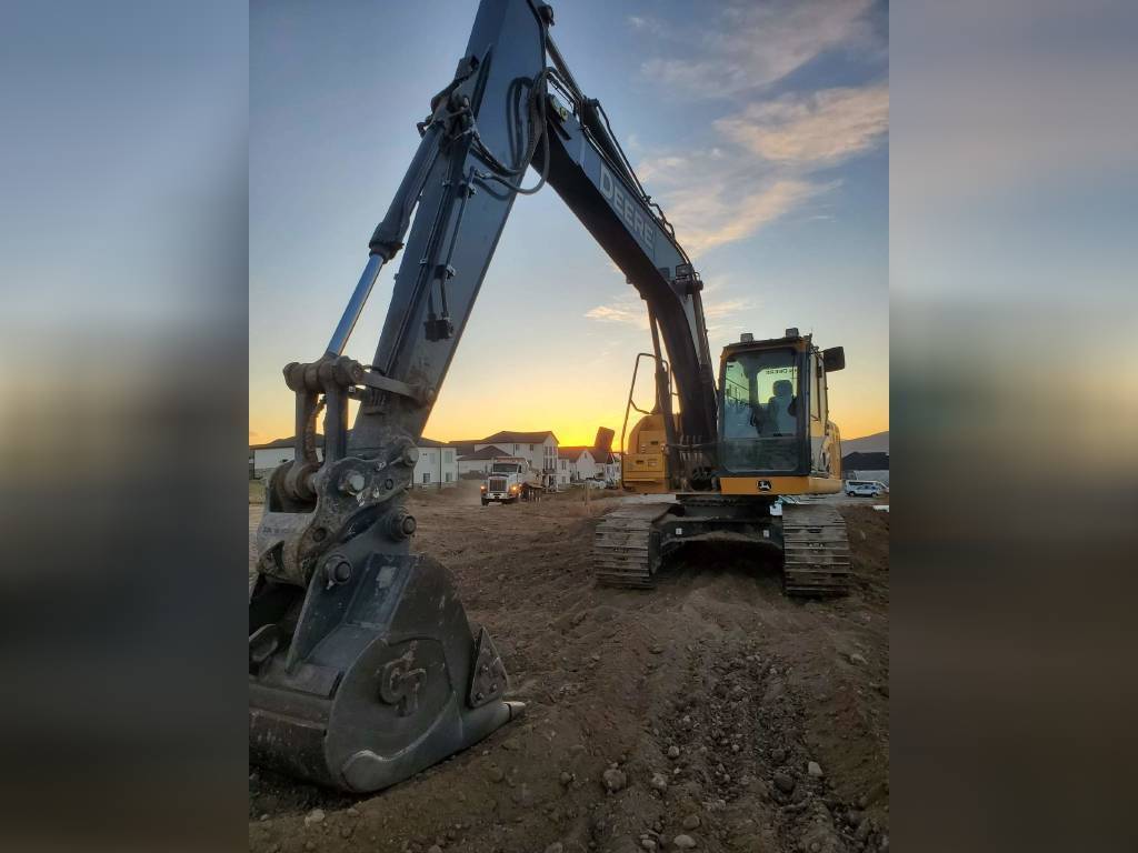 DEERE 160G LC Excavators | Iron Listing