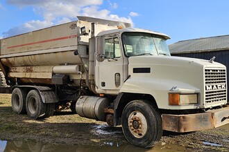 1998 MACK CH613 WITH KUHN 4072 MIXER Feed Mixers | Penncon Management, LLC (3)