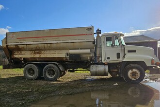 1998 MACK CH613 WITH KUHN 4072 MIXER Feed Mixers | Penncon Management, LLC (4)