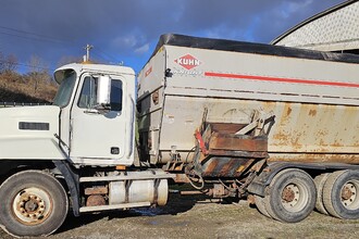 1998 MACK CH613 WITH KUHN 4072 MIXER Feed Mixers | Penncon Management, LLC (33)
