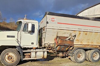 1998 MACK CH613 WITH KUHN 4072 MIXER Feed Mixers | Penncon Management, LLC (34)
