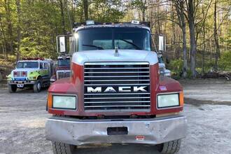 1995 MACK CL700 Spreader | Penncon Management, LLC (4)